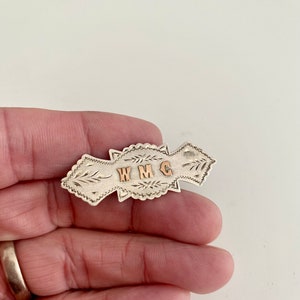 Eine schöne Vintage Hallmarked Silber Brosche. Antike Brosche. Vintage Schmuck. Antiker Schmuck. Datiert 1911. Initialen WMC