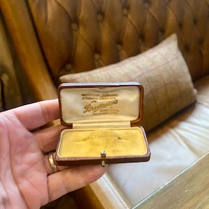 Vintage Jewelry Box. Antique Jewellery Box. Vintage Brooch Box. Jewellers Shop Display case
