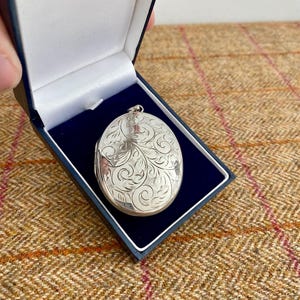 Beautiful Vintage Sterling Silver Photo Locket Pendant. Silver Opening Hallmarked pendant in jewellery box