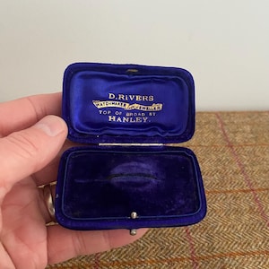 Velvet Vintage Brooch Box. Antique Jewelry Box. Vintage Jewellery Box. Hanley Jewellers