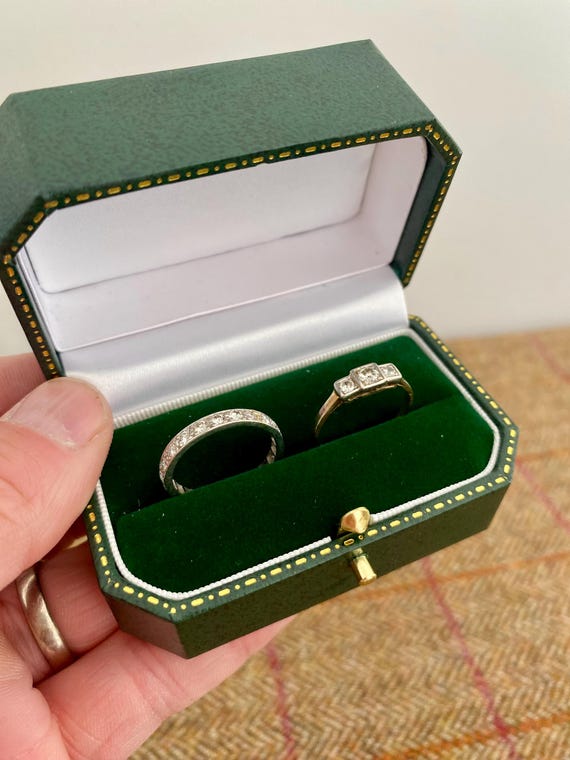 Wonderful Vintage Style Double Ring Box. Ideal for Wedding Rings