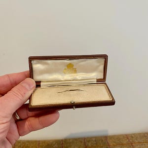 Leather Vintage Brooch Box. Antique Jewelry Box. Vintage Jewellery Box. Asprey Jewellers