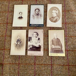 興味深いアンティークCDV写真コレクション。ビクトリア朝時代の人々のオリジナル写真6枚。ファッションにこだわったカルト・ド・ヴィジット