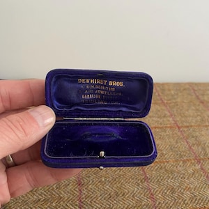 Velvet Vintage Brooch Box. Antique Jewelry Box. Vintage Jewellery Box