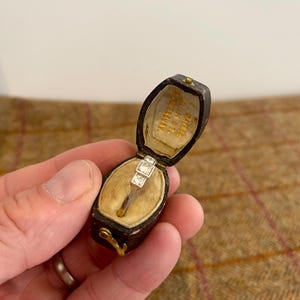 Victorian Antique Leather ring Box. Small Vintage Ring Box. Vintage Jewellery Box. Antique Jewelry Box