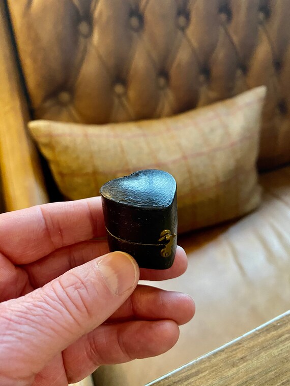 Small Victorian Heart Shaped ring Box. Vintage Rin