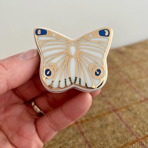 A Beautiful Vintage trinket box. Hand Finished Del Prado Porcelain box. Butterfly Keepsake Box. Ring box