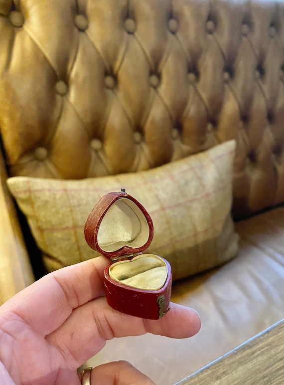 Victorian Antique ring Box. Vintage Heart Shaped R