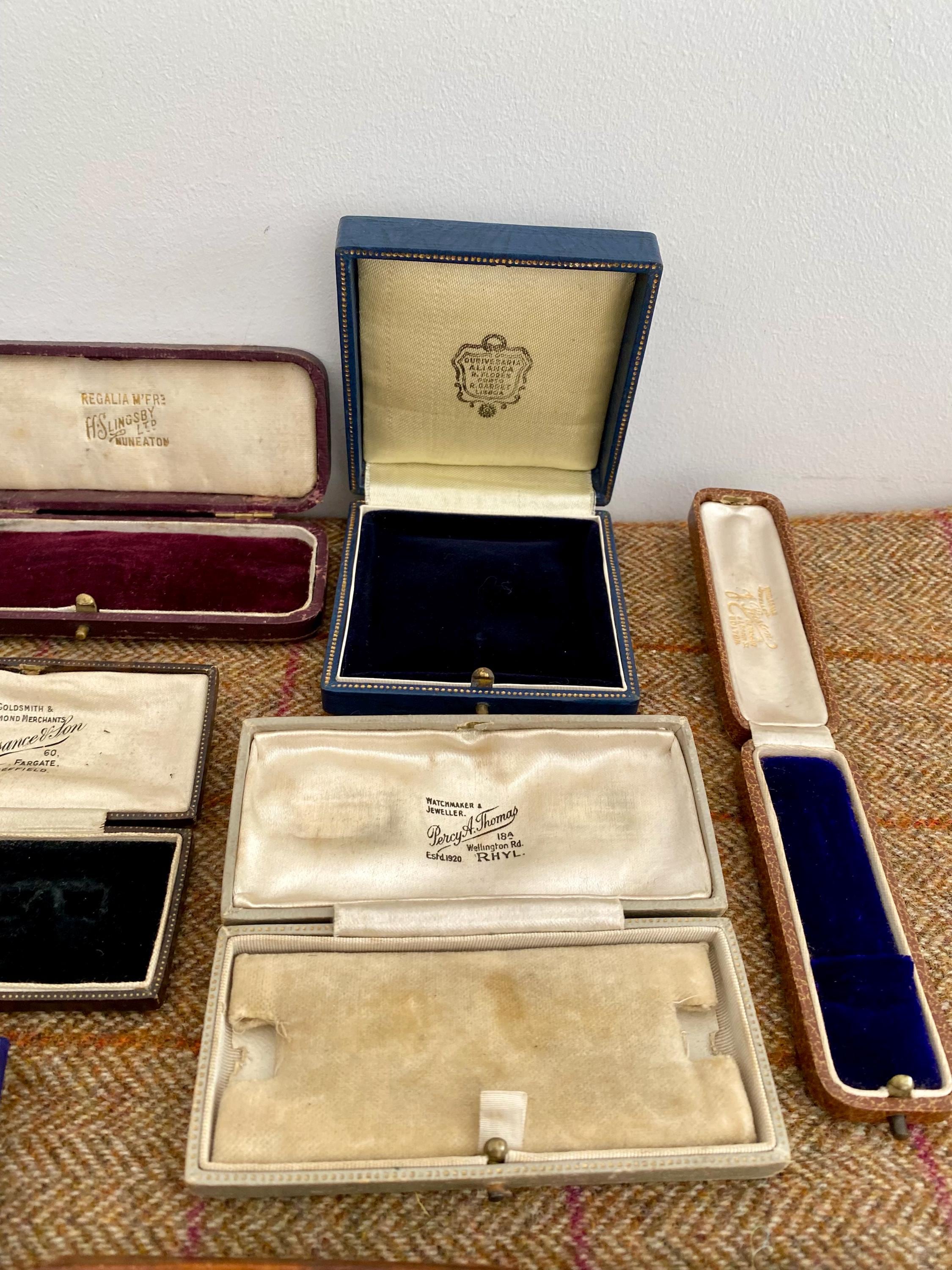 アンティークジュエリーボックスの大量コレクション。ヴィンテージ