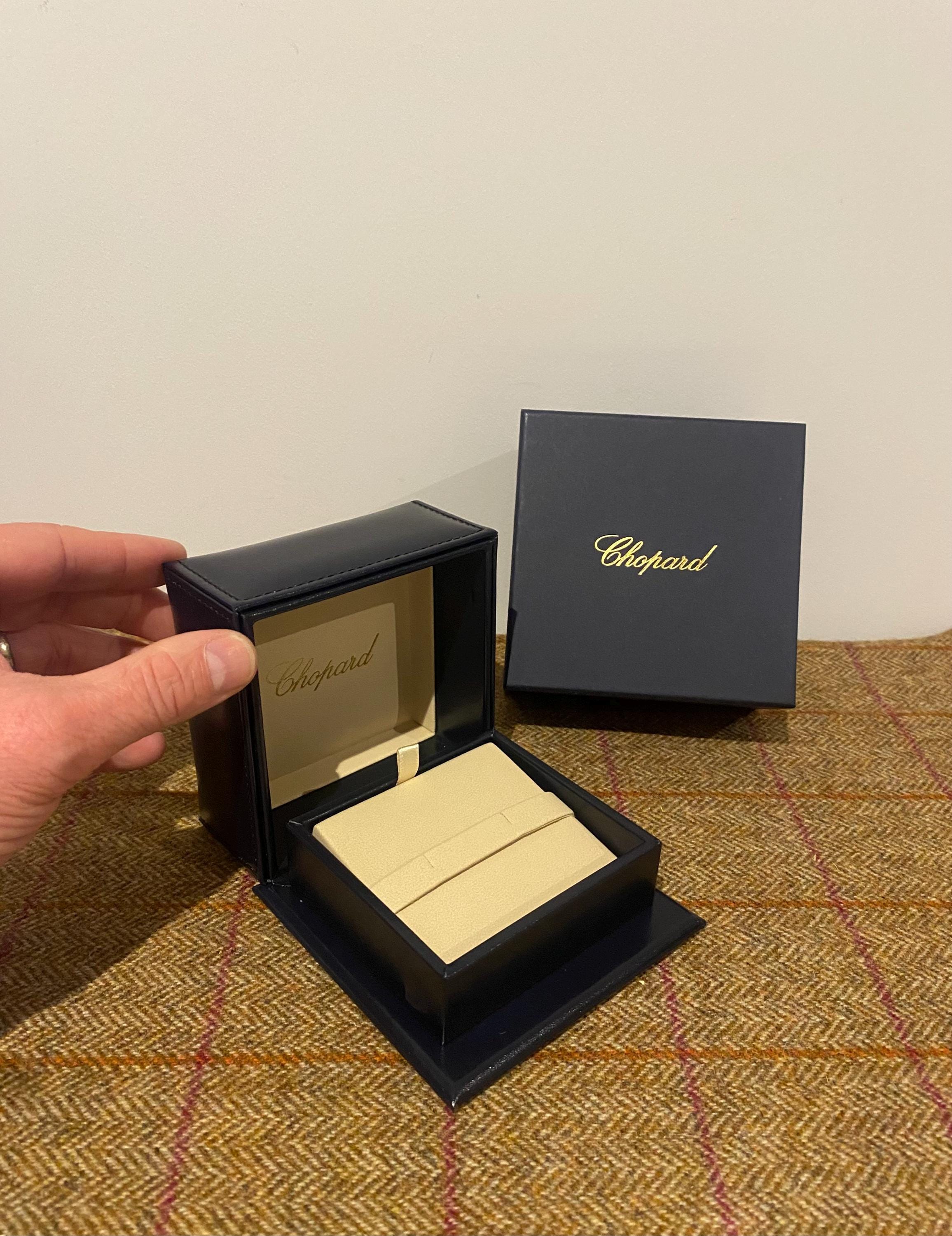 Chopard オリジナル保証書とパッケージ，時計用ケース、空箱（外
