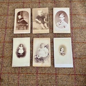 Photographies anciennes de CDV. 6 x photos originales d'enfants et de bébés victoriens. Carte de visite avec intérêt pour la mode