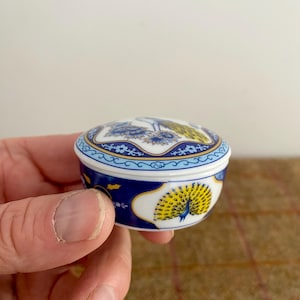 A Beautiful Vintage trinket box. Hand Finished Del Prado Porcelain box. Keepsake Box