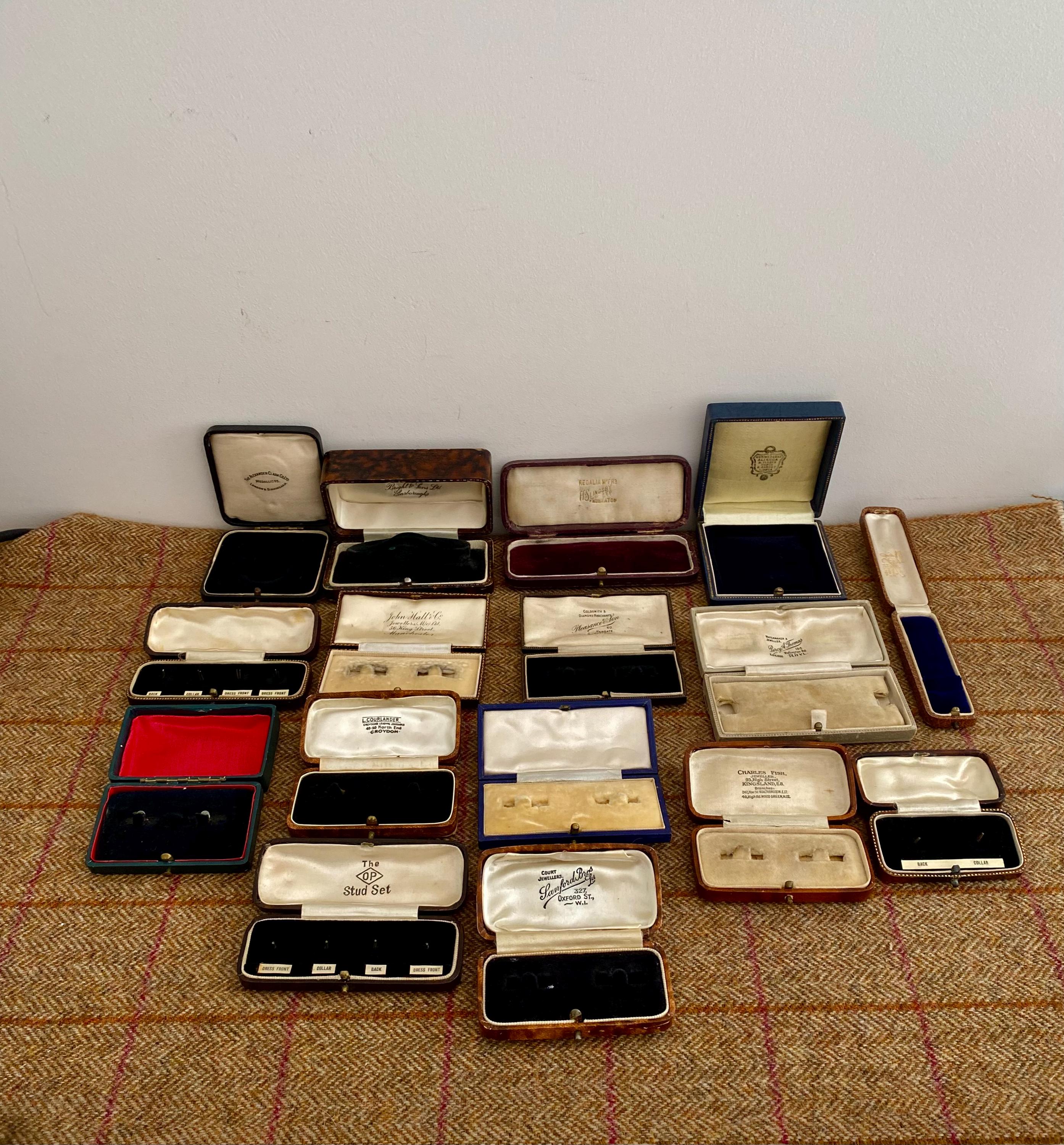 アンティークジュエリーボックスの大量コレクション。ヴィンテージ