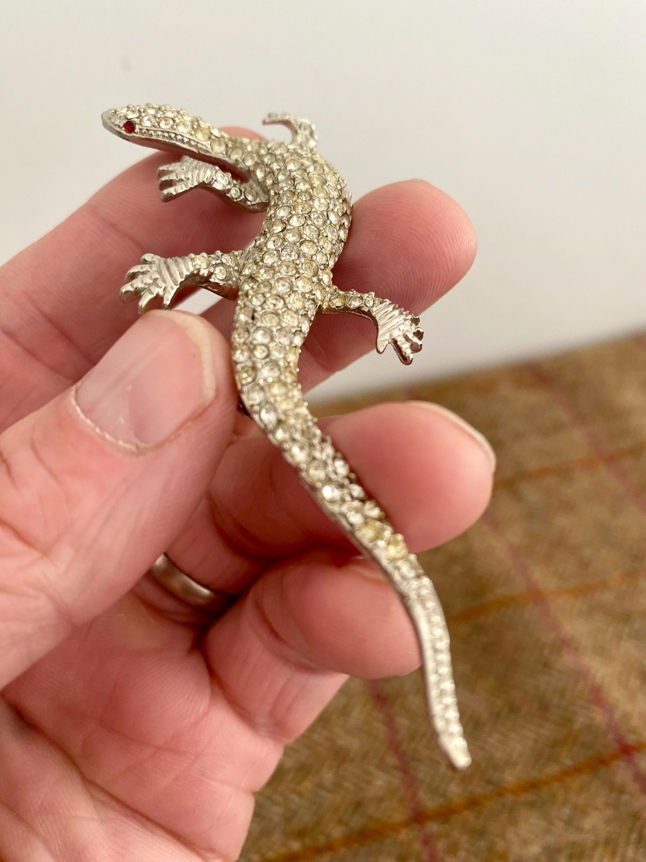 美しいアールデコ調のキラキラ輝くトカゲ/ヤモリのブローチ。動物