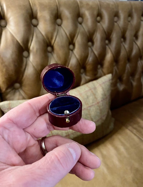 Small Victorian Antique ring Box. Vintage Ring Box