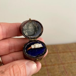 Victorian Antique Leather ring Box. Small Vintage Ring Box. Vintage Jewellery Box. Antique Jewelry Box