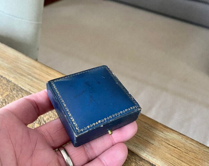 Small Leather Antique Jewellery Box. Vintage Jewelry Box. Jewellers