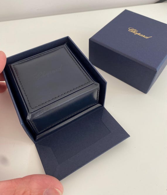 Chopard リボン付きボックス CHOPARD Earrings/Cufflinks/Necklace Box 4.30x4.30x2 inches