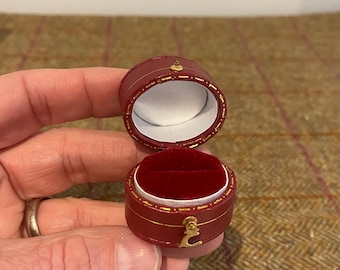 Vintage Style Ring Box for a Wedding or Engagement Ring. Small
