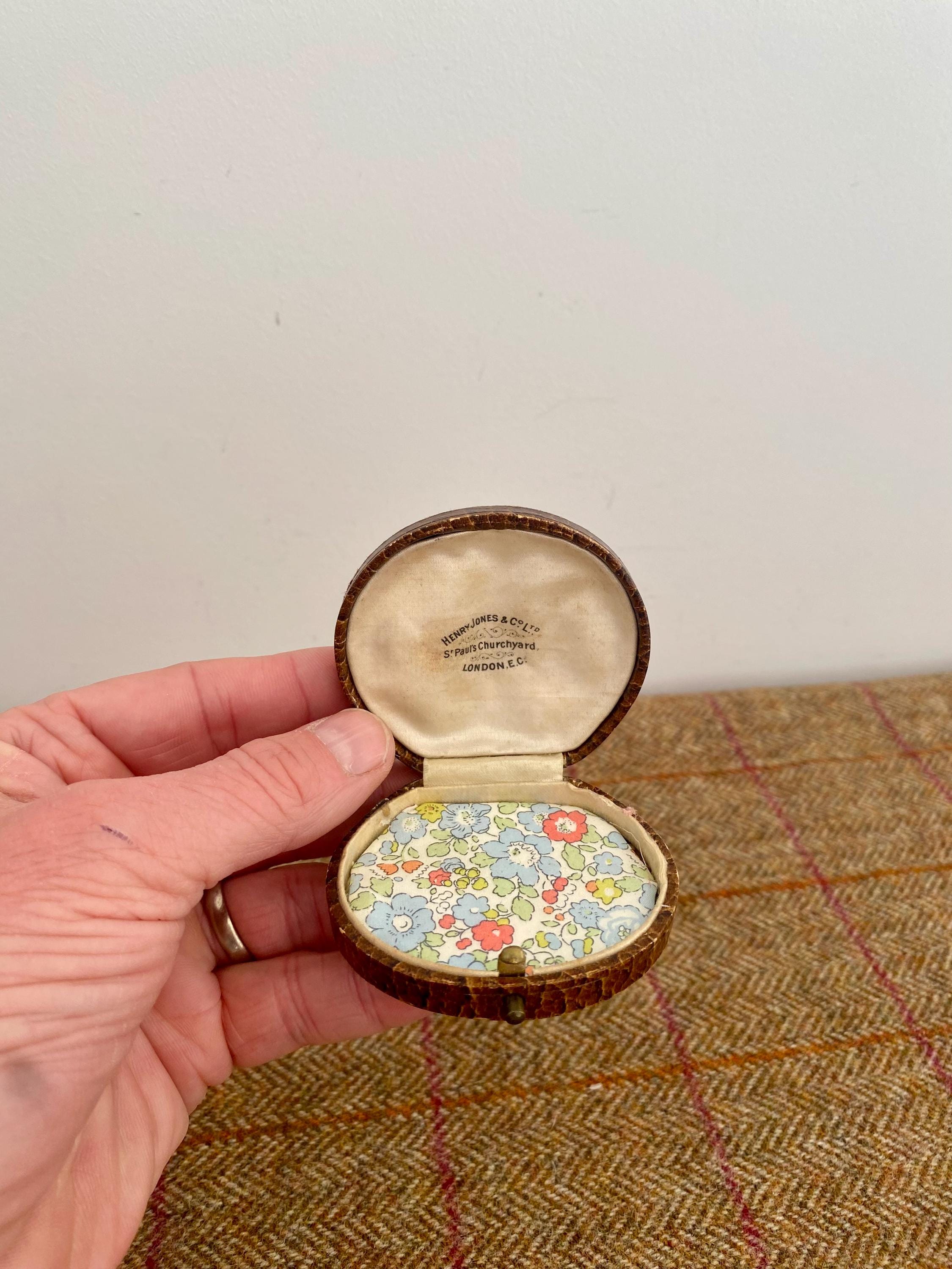 アンティーク　アクセサリーケース　 LONDON Vintage Jewellery Box. Antique Jewelry Box. Old Jewelry Case
