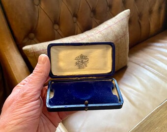 Vintage Jewellery Box for a watch. Antique Jewelry Box. Antique Watch Box. Jewellers Wristwatch Box