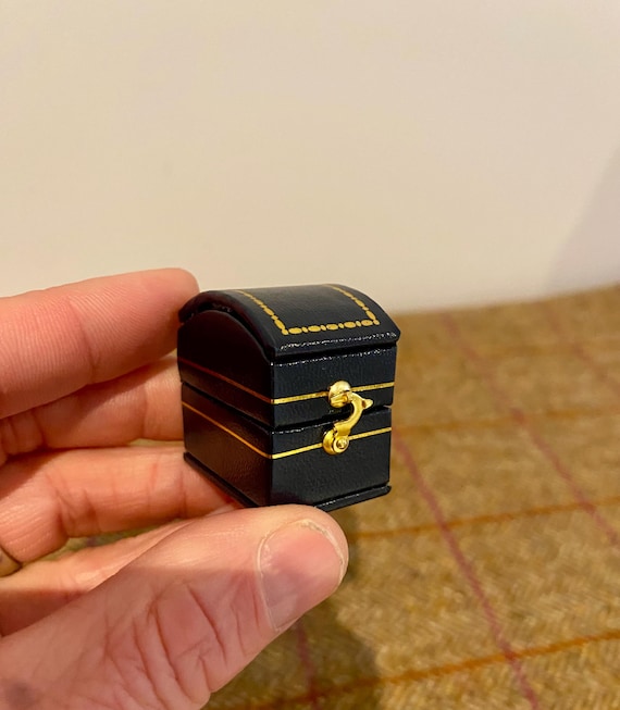 Small Vintage Style Ring Antique Style Jewellery Box for a