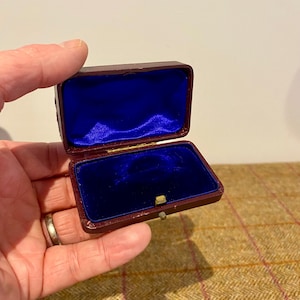 Wonderful Vintage Jewellery Box. Antique Jewelry Box. Vintage Brooch Box.