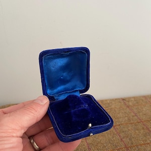 Velvet Vintage Brooch Box. Antique Jewelry Box. Vintage Jewellery Box