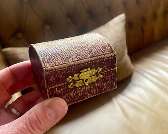 Chest shaped Antique Napkin Ring Box. Vintage Case for Napkin Ring
