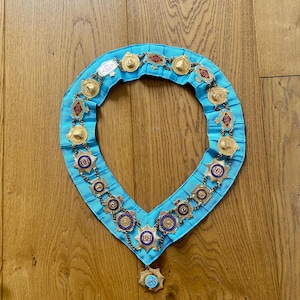 Cudowny zabytkowy kołnierz RAOB z klejnotami / medalami. Królewski pas Antediluvian Order of Buffaloes. GLE