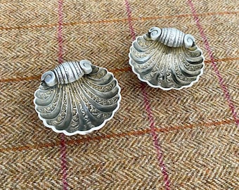 An Ornate Pair of Victorian Solid Silver Clam shaped Salts. Antique Shell shaped Silver Dishes / Ring holders. Hallmarked 1898