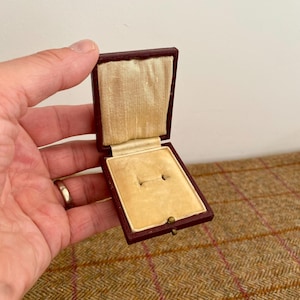 Wonderful Vintage Leather Jewelry Box. Antique Jewellery Box. Vintage Brooch Box