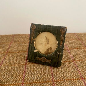 Antique Photo Frame. Victorian Photgraph Frame