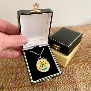 New Vintage Style Jewellery Box. Antique Style Necklace Pendant Box. Vintage style Jewelry box