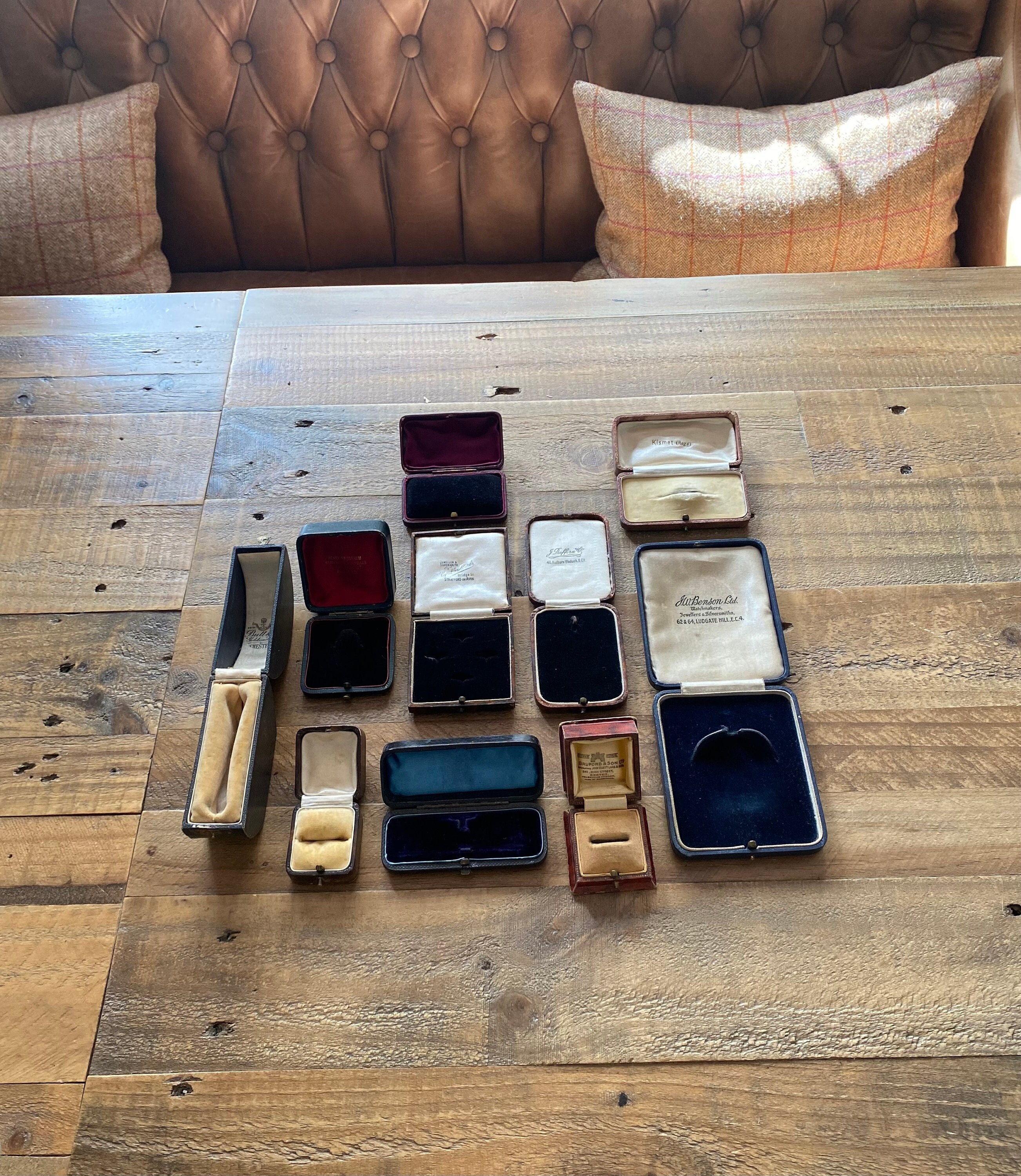Cheap vintage jewellery deals
