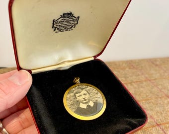 Antique Double sided photo locket pendant in a vintage jewelry box. Vintage Jewellery box with Victorian Mourning Pendant.
