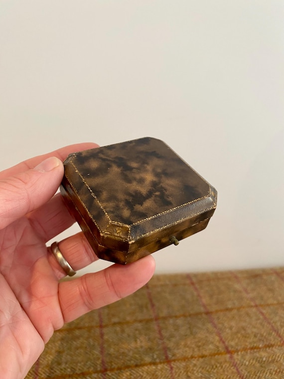 Vintage jewellery box. Vintage Jewelry box. James Walker Jewellers