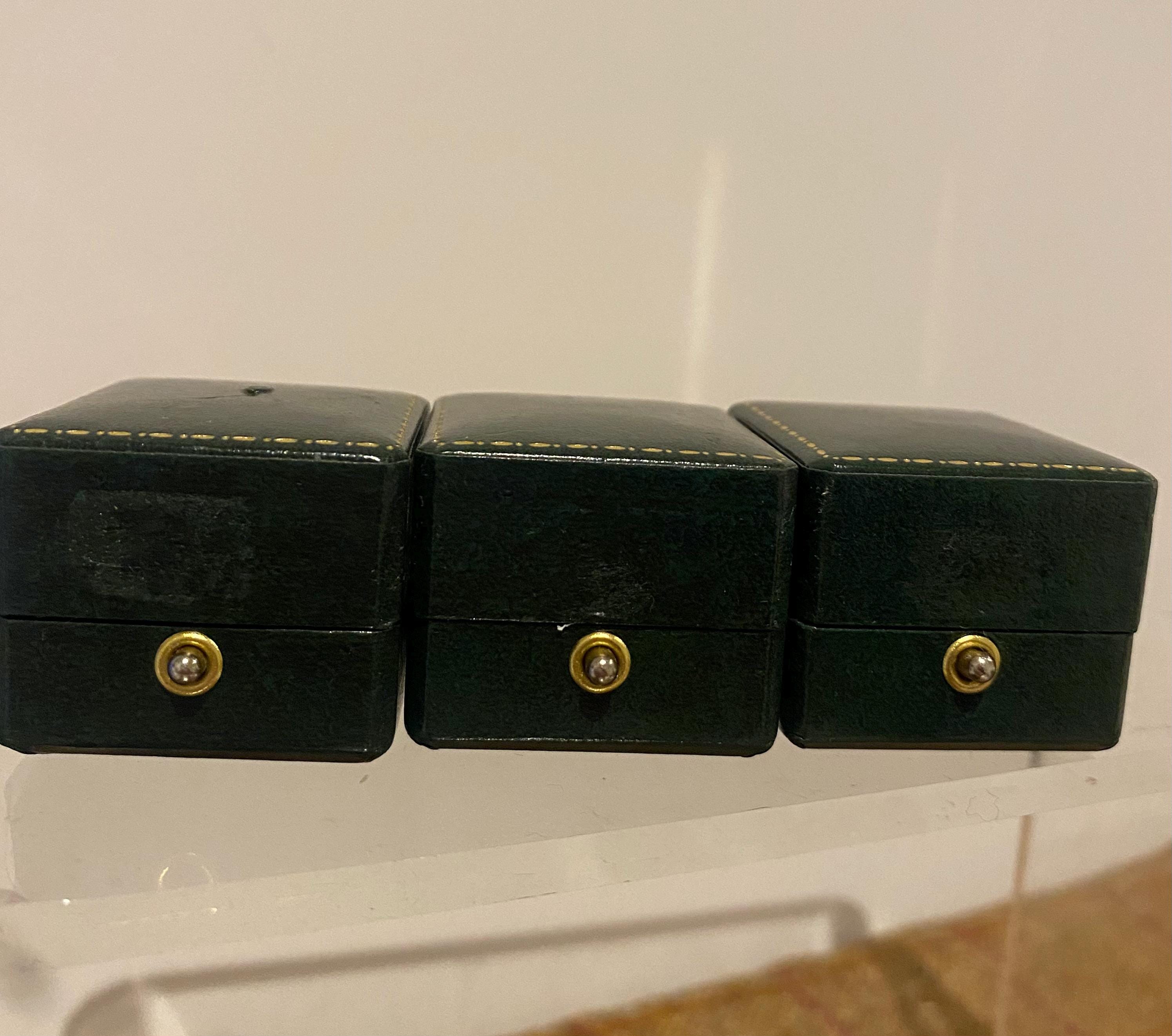 ヴィンテージスタイルのリングボックス3個。アンティークスタイルの