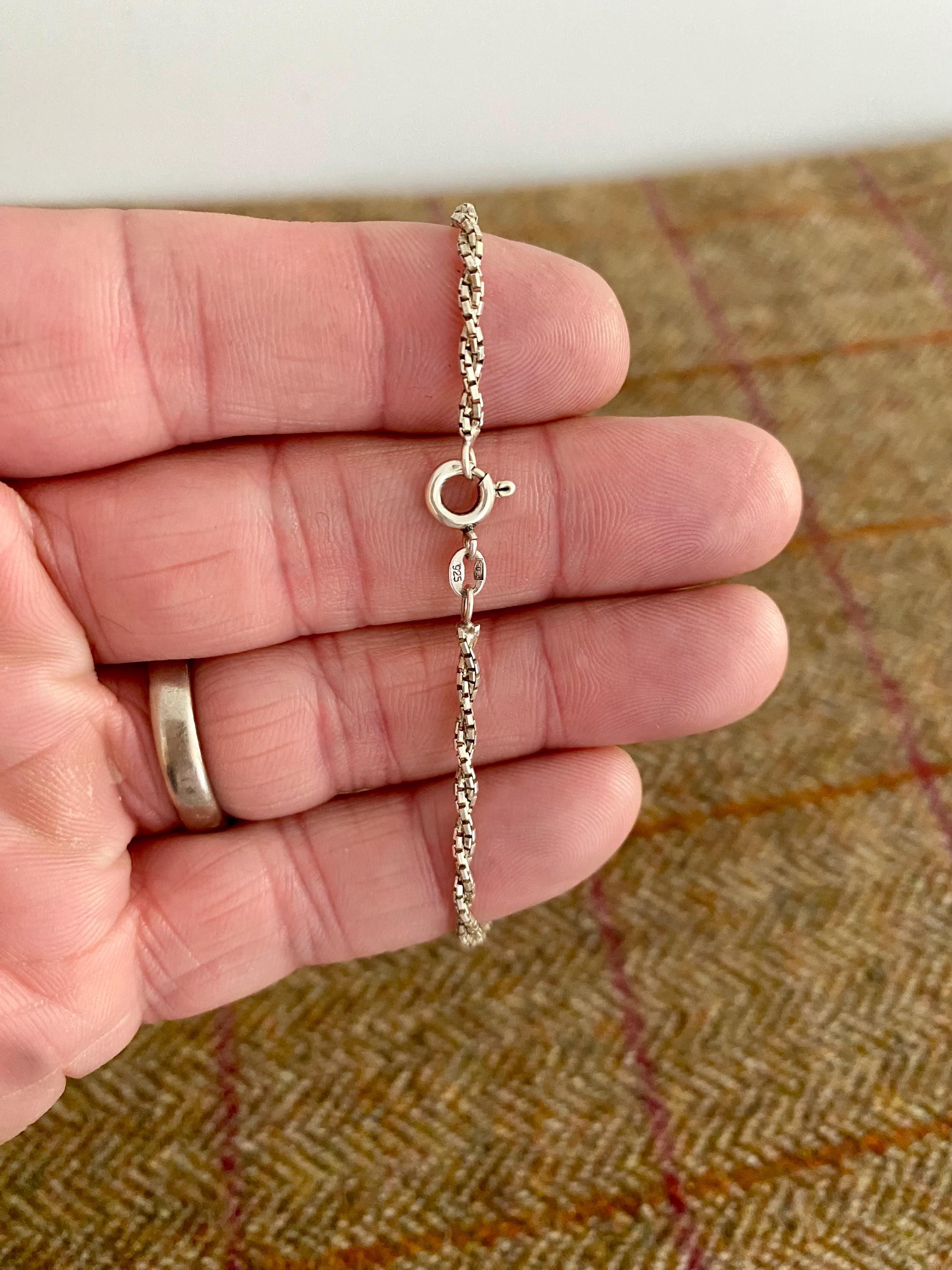Beautiful Sterling Silver Twist Bracelet. Stamped 925. Vintage