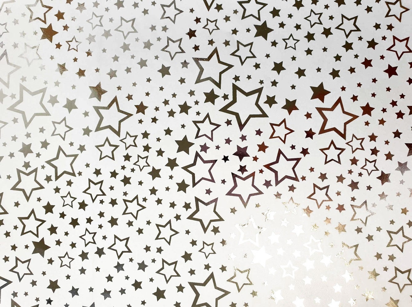Rouleau De Papier Cadeau De Noël 70 Cm X 2 M Motif Étoiles Filantes  Blanc-Doré Métallisé Brillant[x2455]