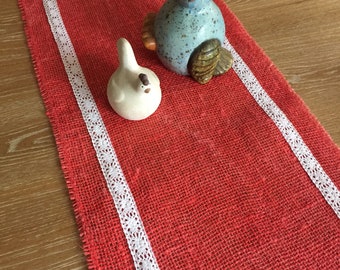 red table runner 30 cm x 240 cm (jute / burlap)