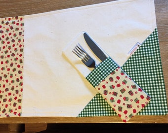 Christmas placemats (2 pieces) with matching cutlery holders