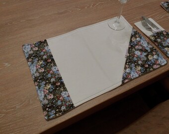 romantic placemats (2s) with cutlery holders