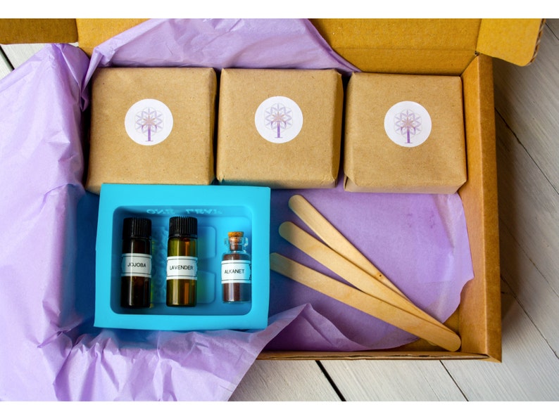 Moonage Daydream Kit Eco Friendly Soap Making Kit Lavender, Jojoba & Alkanet Root. SLS/SLES Free. Cruelty Free Gift Ideas. image 2