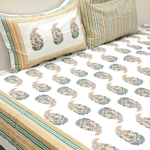 Hand Block Printed Cotton Bedsheet With 2 Reversible Pillow Cover, Paisley Printed Flat/Fitted 90x108 Queen Size Bedsheet Set for Home Décor