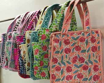 Petit sac fourre-tout en coton matelassé, imprimé à la main, idéal pour le déjeuner, les pique-niques, les cadeaux pour les demoiselles d'honneur ou un cadeau d'anniversaire fait main pour elle.