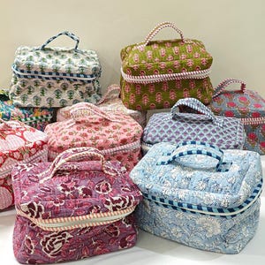 Trousse da viaggio in cotone trapuntato, trousse da toilette con stampa a mano, trousse da toilette boho, pochette da viaggio per cosmetici, trousse da toeletta floreale da regalo per damigelle d'onore