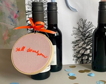 Handmade Wallhanger "still drunken" | 11 cm | Stickrahmen | Wandbild | Dekoration | Wallhanging | Rosa | Neonorange