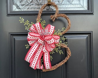 Valentine Day wreath, Valentines decor, Heart wreath