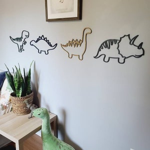 Silhouette de mur de dinosaure en bois pour chambre d'enfant image 2